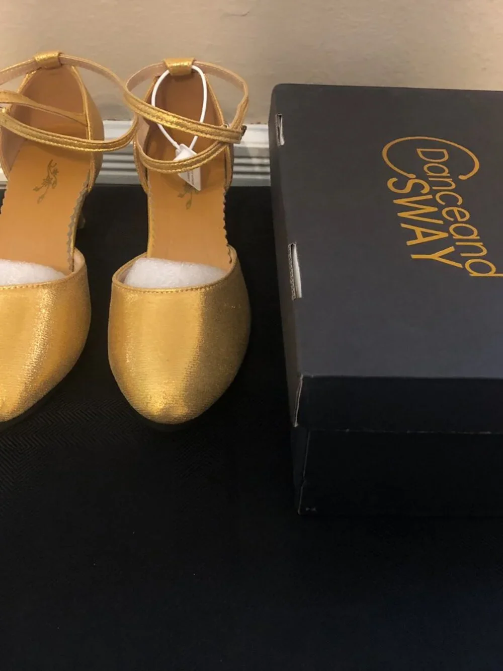 Dance and Sway Gold Shimmer Closed-Toe Dance Heels Sz 7-7.5